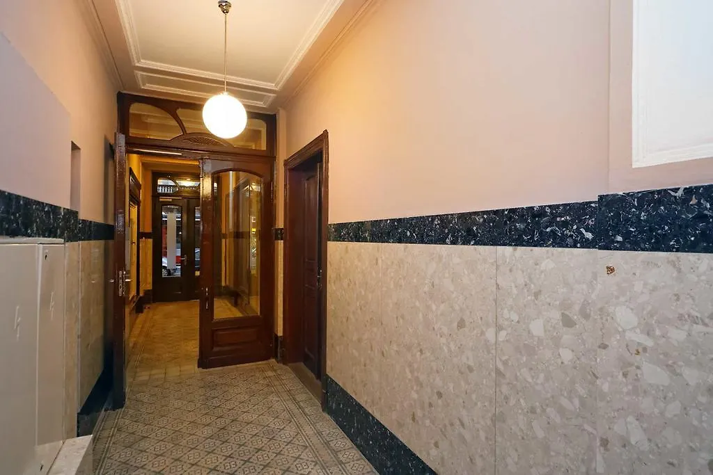 Apartment At Cafe Louvre Praga 0*,