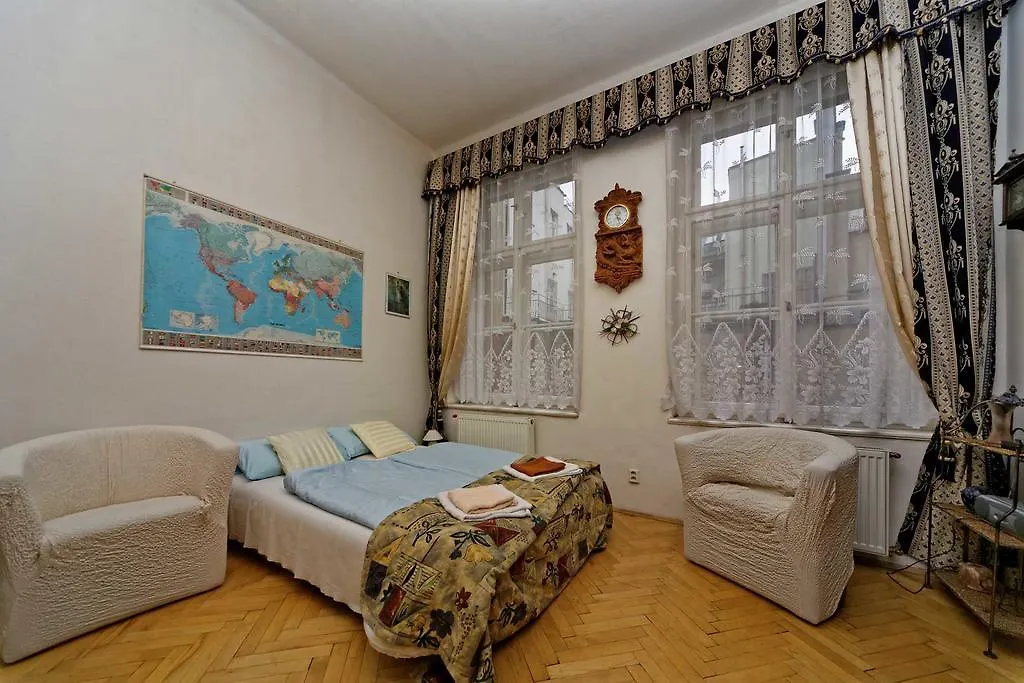 Apartment At Cafe Louvre Praga