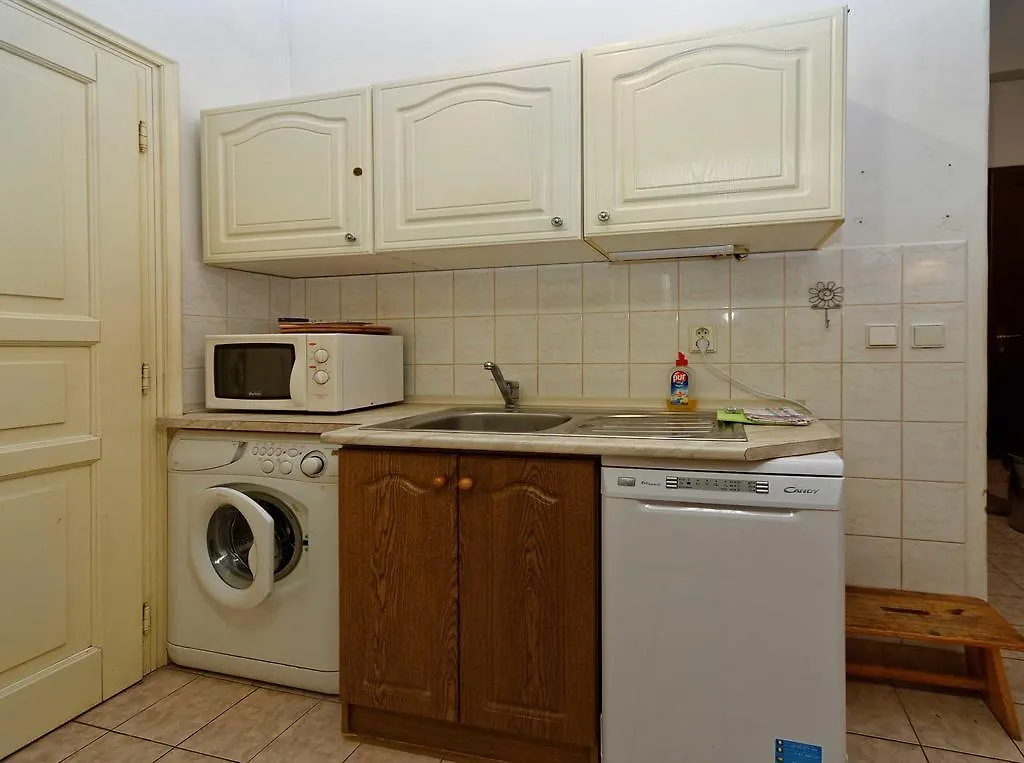 Apartment At Cafe Louvre Praga