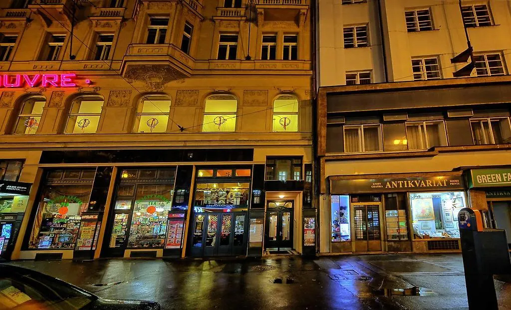 Apartment At Cafe Louvre Praga